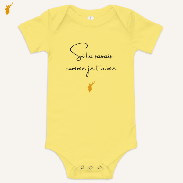Cache-couche bébé blanc en coton Airlume™ imprimé du message « Si tu savais comme je t’aime ». Une idée de cadeau douce et sincère pour une maman.